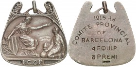 1915 - 1916. Barcelona. Comité Provincial. (Cru.Medalles 1596 var). 10,27 g. 32x33 mm. Cobre. Unifaz. Con anilla. Grabado en reverso: 1915-16 / COMITE...