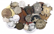 (s. XVIII-XX). Lote de 46 medallas de tamática religiosa en diferentes metales y tamaños. La mayoría con anilla. Imprescindible examinar. MBC/EBC.