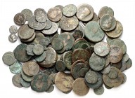 Lote de 119 monedas, distintos valores y periodos, incluye 7 bronces ibéricos y 3 reproducciones. Total 129 piezas. A examinar. MC/MBC-.