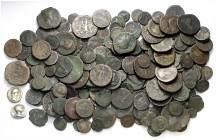 Lote de 181 monedas, distintos valores y periodos, incluye 5 ases de Castele (Linares) y 2 denarios. Total 188 piezas. A examinar. MC/MBC-.