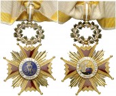 Orden de Isabel la Católica. Insignia de Conmemoración de los Comendadores Ordinarios. (Calvó 373). 50,30 g. Cruz de brazos ensanchados con corona de ...