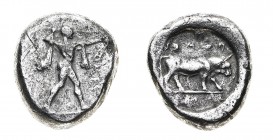 Monete della Magna Grecia
Lucania
Poseidonia - Statere databile al periodo 480-400 a.C. - Diritto: Poseidone in cammino verso destra tiene un triden...