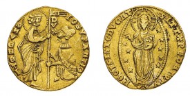 Monete di Zecche Italiane
Repubblica di Venezia
Giovanni Soranzo (1312-1328) - Ducato - Zecca: Venezia - Diritto: il Doge genuflesso riceve da San M...