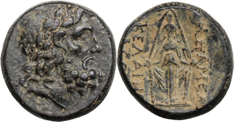 Greek Asia. Phrygia, Apameia. AE 20 mm. c. 100-50 BC. Laureate head of Zeus righ...