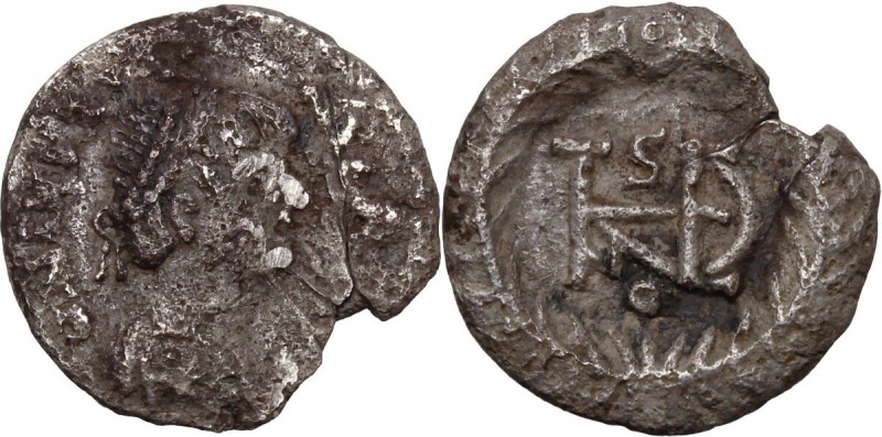 Ostrogothic Italy. Theodahad (534-536). AR Half Siliqua in the name of Justinian...