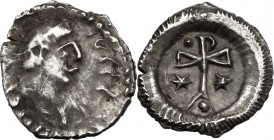 Lombardic Italy. Uncertain King (Cleph to Authari) or Interregnum (574-584). AR Quarter Siliqua, struck in the name of Justin II, Ravenna (?) mint. Bl...