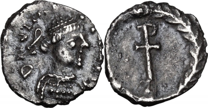 Justinian I (527-565). AR Quarter Siliqua, Ravenna mint. DN IVSTI [ ]. Diademed ...