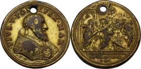 Pio V (1566 - 1572), Antonio Michele Ghislieri. Medaglia (1570) per la riforma del clero. PIVS V PONTIFEX MAX. Busto a destra con camauro e mozzetta; ...