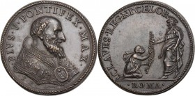 Pio V (1566 - 1572), Antonio Michele Ghislieri. Medaglia s.d. PIVS V PONTIFEX MAX. Busto a destra a testa nuda, con piviale; sotto, F P. / CLAVES REGN...