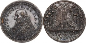 Pio V (1566 - 1572), Antonio Michele Ghislieri. Medaglia postuma per la costruzione della tomba del Pontefice. PIVS V PONTIFEX MAX. Busto a sinistra a...