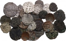 Lotto di circa trentacinque (35) monete medievali di varie zecche e metalli. AG/MI/AE. Interessante lotto da visionare
