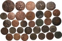 Interessante insieme di trentatré (33) monete papali, varie zecche e nominali. Da classificare. AE.