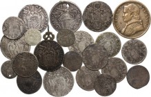 Lotto di ventuno (21) monete in argento papali. In aggiunta scudo 1854 (falso d'epoca). AG.