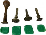 Lotto di quattro (4) sigilli in ottone (uno con manico in legno), probabilmente notarili con iniziali. XIX sec. SPL.