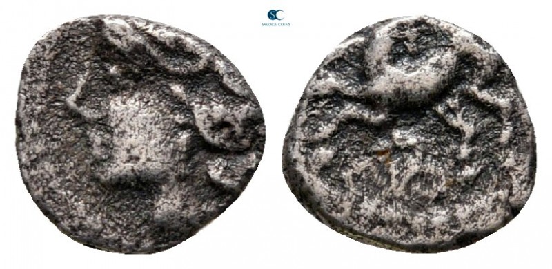 Central Gaul. Arverni circa 100-50 BC. Obol AR

7 mm, 0,50 g

Head left / Ho...