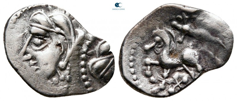Central Gaul. Bituriges Cubi circa 70-50 BC. Quinarius AR

17 mm, 1,92 g

Ce...