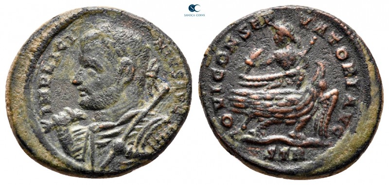 Licinius I AD 308-324. Treveri
Follis Æ

18 mm, 3,47 g

IMP LICINI[VS AV]G,...