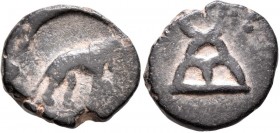INDIA, Post-Mauryan (Punjab). Taxila (local coinage). AE (Bronze, 14 mm, 2.13 g, 7 h), Taxila city state (Pushkalavati), 2nd-1st century BC. Three-arc...