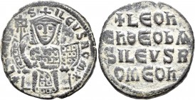 Leo VI the Wise, 886-912. Follis (Bronze, 25 mm, 6.40 g, 6 h), Constantinopolis. +LЄOҺ bASILЄVS ROm'✱ Leon enthroned facing, wearing crown surmounted ...