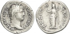 Roman Coins
Empire
Denario. Acuñada el 134-138 d.C. ADRIANO. Anv.: HADRIANVS AVG. COS. III P. P. Cabeza laureada a derecha. Rev.: FELICITAS AVG. Felic...