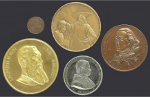 World Medals
Lote 5 medallas. 1860 a 1962. ARGENTINA, BÉLGICA, ESTADOS UNIDOS y VATICANO. Br dorado, AE, Br y estaño. Incluye VATICANO 1860 ´Elección ...