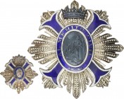 Spanish Decorations
Orden del Mérito Civil, Placa de Comendador de Número. 1942-1975. AR y esmaltes. Ø 71 mm. Con aguja y enganches en reverso. Incluy...