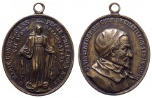 Francia - Medaglia emessa nel XIX sec. con la raffigurazione di S Vincenzo de Paoli (1581-1660) su un verso e la Vergine stante frontale nimbata sull'...