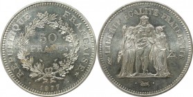Europäische Münzen und Medaillen, Frankreich / France. Herkulesgruppe. 50 Francs 1977, Silber. KM 941.1. Stempelglanz