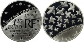 Europäische Münzen und Medaillen, Frankreich / France. 60 Jahre Frieden und Freiheit. 1 1/2 Euro 2005, Silber. KM 1441. Polierte Platte, mit Plastik B...
