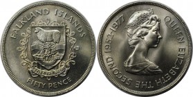 Weltmünzen und Medaillen, Falklandinseln / Falkland islands. Elizabeth II. - 25. Jahrestag der Thronbesteigung. 50 Pence 1977, Kupfer-Nickel. KM 10. S...