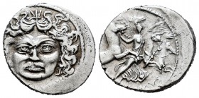 Plautius. L. Plautius Plancus. Denarius. 47 BC. Rome. (Ffc-1006). (Craw-453/1c). (Cal-1133). Anv.: Mask of Medusa, facing, hair dishevelled, (L. P)LAV...