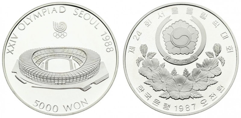 Korea-South 5000 Won 1987 1988 Olympics. Averse: Arms above floral spray. Revers...