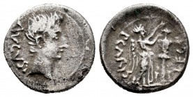 Emerita Augusta. Quinario. 27 a.C. Mérida (Badajoz). (Abh-982). (Acip-4431). Rev.: Victoria a derecha frente a trofeo, alrededor P CARISI LEG. Ag. 1,6...