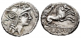 Junia. D. Junius Silanus L.f. Denario. 91 a.C. Roma. (Ffc-789). (Craw-337/3a). (Cal-869). Anv.: Cabeza de Roma a derecha, detrás: letra C. Rev.: Victo...