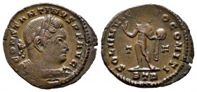Constantino I. Follis. 316 d.C. Treveri. (Ric-102). Anv.: CONSTANTINVS PF AVG. Busto laureado, con coraza a derecha. Rev.: SOLI INVICTO COMITI. Sol en...