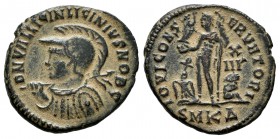 Licinio II. Follis. 321-324 d.C. Cyzicus. (Ric-VII 18). Anv.: D N VAL LICIN LICINIVS NOB C. Busto con casco y coraza a izquierda, portando escudo y de...