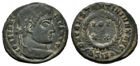 Constantino I. Follis. 310-337 d.C. Siscia. (Ric-159). Anv.: CONSTANTINVS AVG. Cabeza laureada a derecha. Rev.: DN CONSTANTINI MAX AVG. VOT / X X dent...
