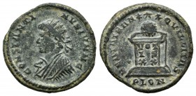 Constantino II. Follis. 322-323 d.C. Londres. (Ric-236). Anv.: CONSTANTINVS IVN N C. Busto radiado y drapeado a izquierda. Rev.: BEAT TRANQLITAS. Alta...