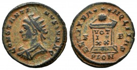Constantino II. Follis. 322-323 d.C. Londres. (Ric-255). Anv.: CONSTANTINVS IVN N C. Busto radiado y drapeado a izquierda . Rev.: BEAT TRANQLITAS. Alt...