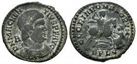 Magnencio. Centenional. 350-353 d.C. Lugdunum. (Ric-115). Anv.: D N MAGNENTIVS P F. Busto drapeado y con coraza a derecha, detrás A. Rev.: GLORIA ROMA...