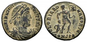 Valentiniano I. Follis. 364-375 d.C. Constantinopla. (Ric-16a). (Cohen-121). Anv.: D N VALENTINIANVS P F AVG. Busto con diadema de perlas y coraza a d...