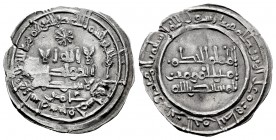 Califato de Córdoba. Al-Hakam II. Dirham. 357 H. Madinat al-Zahra. (Vives-458). Ag. 2,04 g. Citando a Amir en la IA. Exceso de metal en anverso. MBC+....
