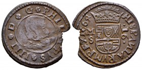 Felipe IV (1621-1665). 16 maravedís. 1664. Madrid. S. (Cal-480). (Jarabo-Sanahuja-M389). Ae. 3,72 g. La N de HISPANIARUM invertida. Defecto de cospel....