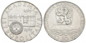 Checoslovaquia. 10 korun. 1967. (Km-62). Ag. 12,04 g. 500 Aniversario de la Universidad de Bratislava. SC. Est...25,00.