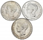 Conjunto de 3 monedas de 5 pesetas de Alfonso XIII, 1898 (2) y 1899. A EXAMINAR. EBC-/EBC. Est...80,00.