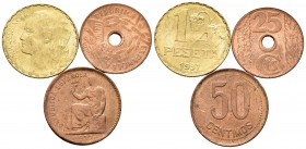 Lote de 3 piezas de la II República, 25 céntimos (1938). 50 céntimos (1937), 1 peseta (1937). A EXAMINAR. MBC/EBC-. Est...35,00.