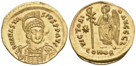 Anastasius I, 491-518. Solidus (Gold, 10.5 mm, 4.45 g, 7 h), Constantinople, 6th officina (S retrograde), 498. D N ANASTA-SIVS P P AVC Helmeted and cu...