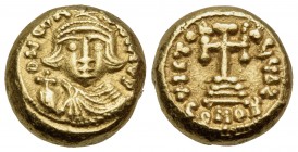 Constans II, 641-668. Solidus (Gold, 11 mm, 4.45 g, 7 h), Carthage, Indictional year S (6) = 647/8. D N CON - TATINV P Beardless crowned and draped fa...