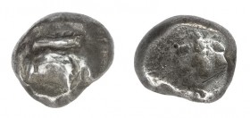 Hemidracma focense (515-500 a.C.). Tipo tesoro de Auriol. A/ ¿Cabeza de caballo a der.? R/ Cuadrado incuso. AR 2,37g. NC-173, N.º 22.1. CC-7, mismo ej...
