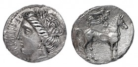 EMPORION. Dracma de tipo cartaginés, con caballo parado (acuñación anterior al año 241 a.C.). A/ Cabeza femenina a izq. con diadema de espigas. pendie...